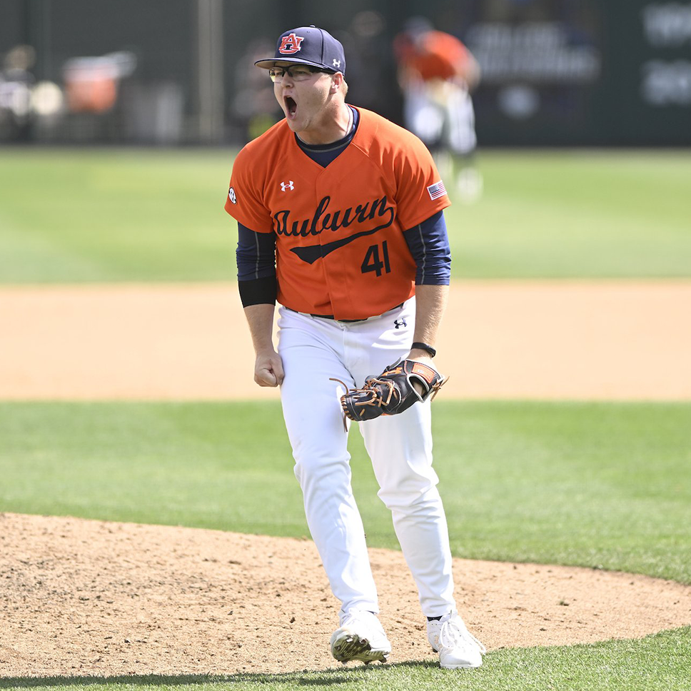 Auburn Baseball Honors Frank Thomas, Debuts Orange Jerseys